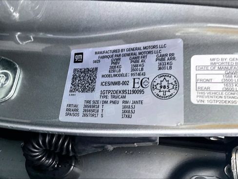 Used 2025 GMC Canyon AT4 image 36