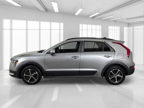 Used 2023 Kia Niro EX FWD image 4