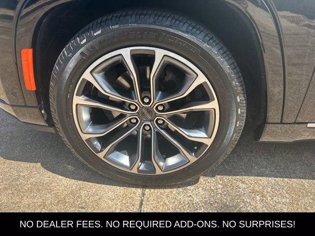 Used 2023 Jeep Grand Wagoneer Series III AWD/4WD image 6