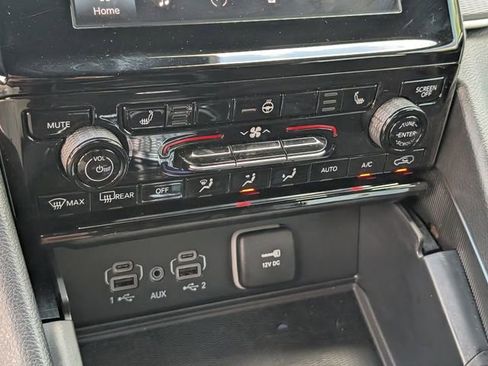 Used 2025 Jeep Grand Cherokee Laredo X w/ Luxury Tech Group I RWD image 28