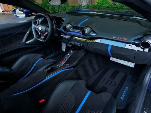 Used 2022 Ferrari 812 GTS RWD image 15