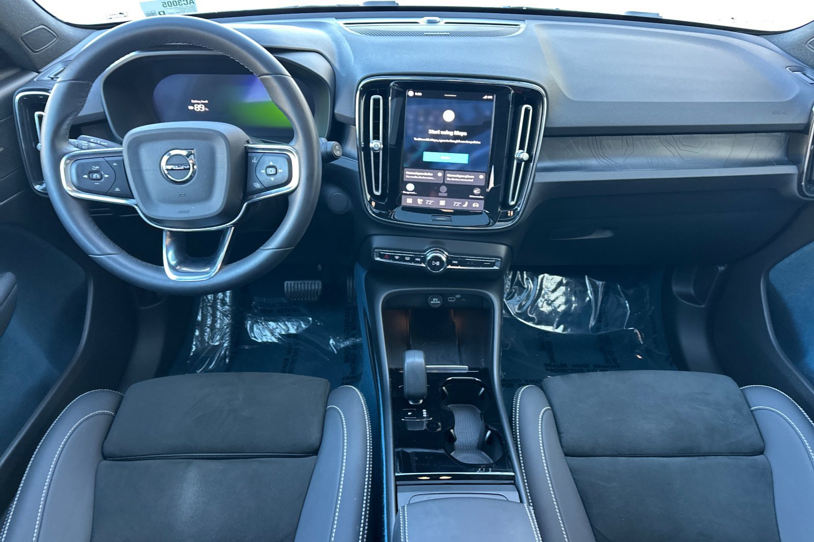 Certified 2023 Volvo XC40 Recharge Ultimate w/ Protection Package Premier AWD/4WD image 3