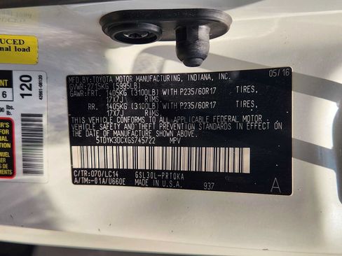Used 2016 Toyota Sienna XLE w/ XLE Navigation Package FWD image 33