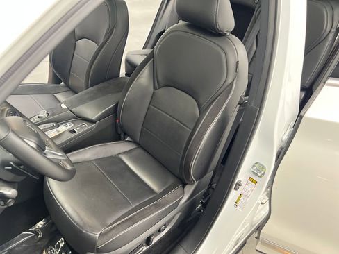Used 2023 INFINITI QX50 Sensory w/ Accent Package FWD image 9