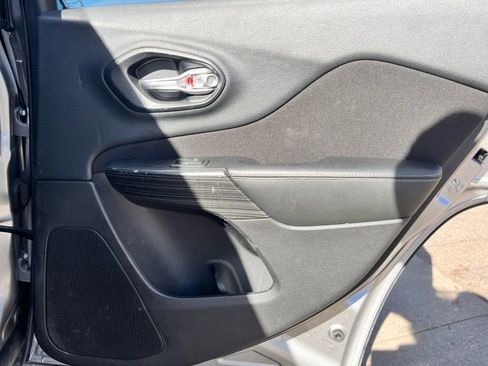 Used 2016 Jeep Cherokee Latitude w/ Comfort/Convenience Group image 23