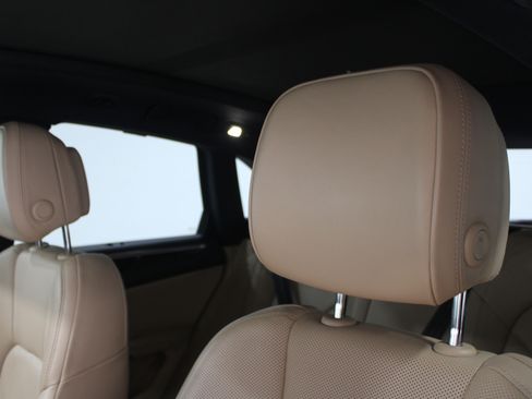 Used 2024 Porsche Macan Turbo image 5