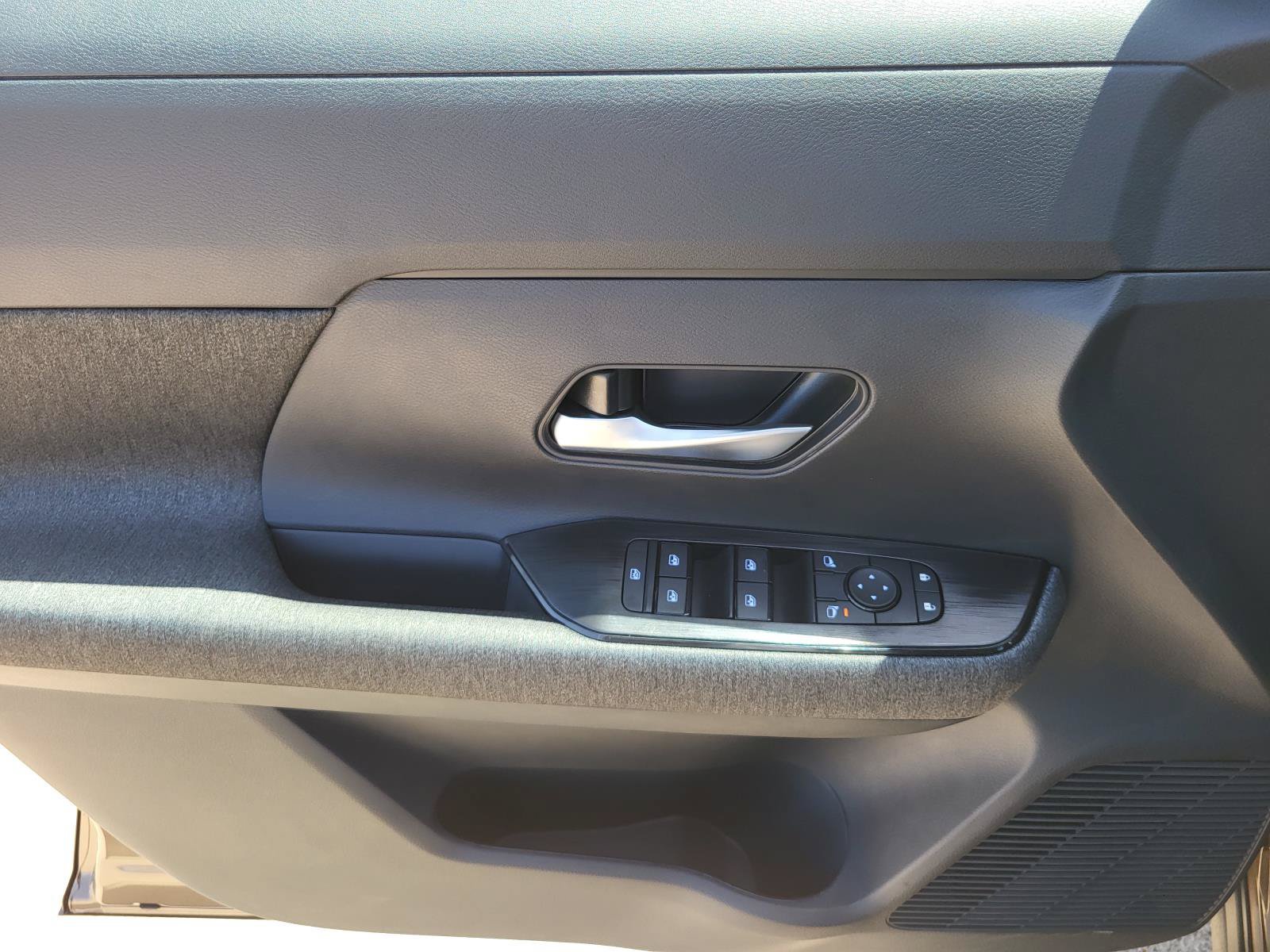New 2026 Nissan Kicks SV w/ Cold Weather Package FWD image 15