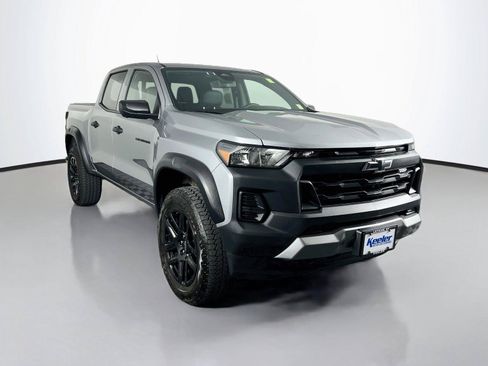 Used 2025 Chevrolet Colorado Trail Boss w/ Midnight Edition AWD/4WD image 8