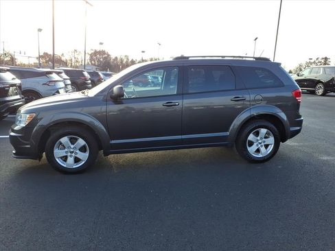 Used 2017 Dodge Journey SE w/ Flexible Seating Group image 3