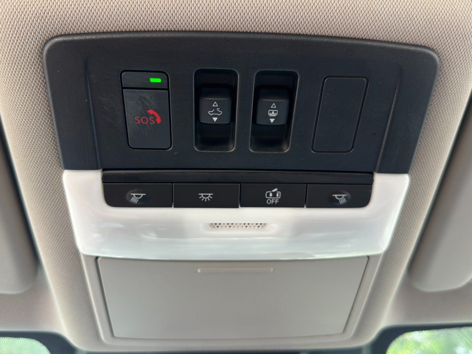 Used 2024 Nissan Rogue SV w/ SV Premium Package FWD image 30
