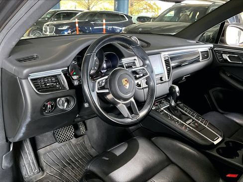 Used 2018 Porsche Macan image 17