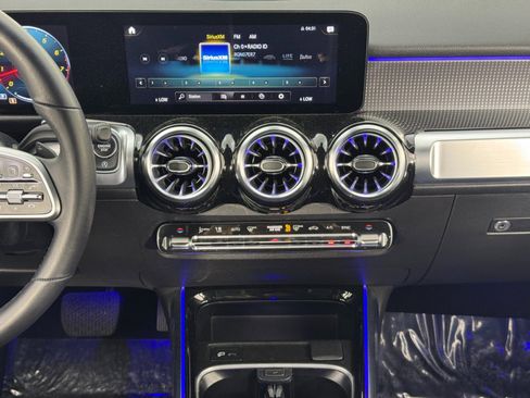Used 2022 Mercedes-Benz GLB 250 w/ Premium Package Lite image 22