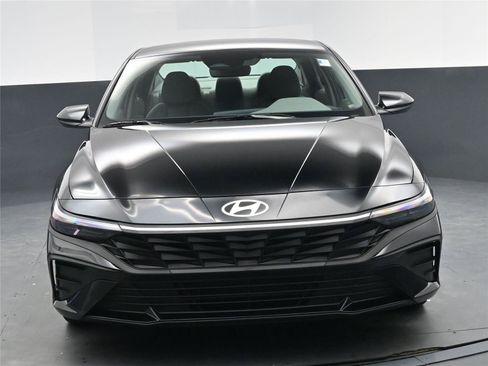 Certified 2025 Hyundai Elantra Sport image 11