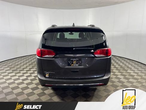 Used 2018 Chrysler Pacifica Touring-L Plus w/ Tire & Wheel Group FWD image 6