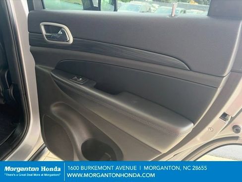Used 2019 Jeep Grand Cherokee Laredo w/ Laredo X Package AWD/4WD image 32