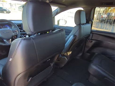 New 2026 Chrysler Pacifica Select image 19