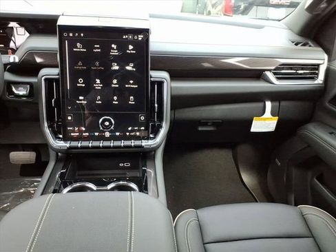 New 2026 GMC Yukon XL Elevation image 18