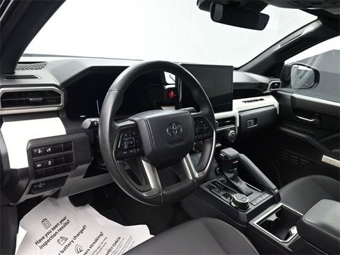 Used 2024 Toyota Tacoma TRD Off-Road image 33
