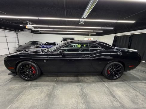 Used 2015 Dodge Challenger SRT Hellcat image 3
