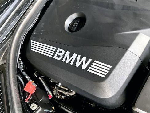 Used 2025 BMW 330i Sedan w/ Premium Package image 17