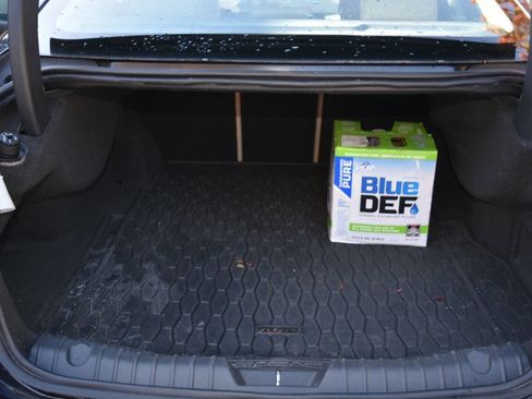 Used 2017 Jaguar XF Premium image 33