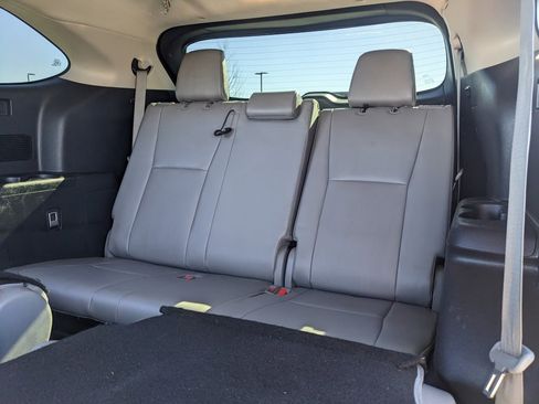 Used 2021 Toyota Highlander XLE image 40