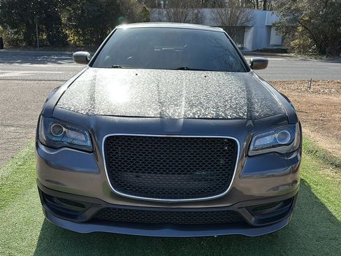 Used 2017 Chrysler 300 Limited image 2