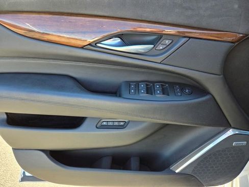 Used 2016 Cadillac Escalade ESV Luxury image 19
