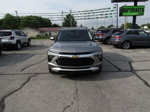 Used 2025 Chevrolet TrailBlazer LT FWD image 2