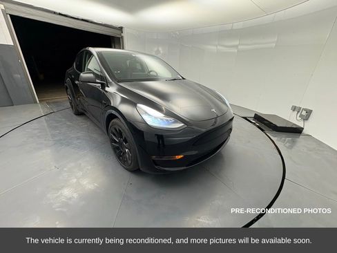 Used 2021 Tesla Model Y Long Range image 8