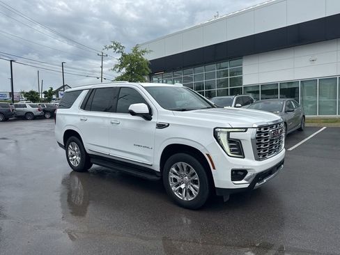 Used 2025 GMC Yukon Denali AWD/4WD image 1