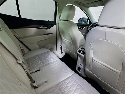 Used 2023 Buick Envision Avenir image 10