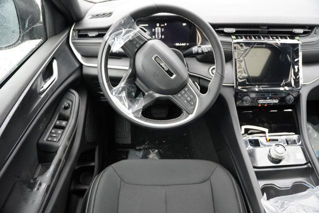 New 2025 Jeep Grand Cherokee Laredo X w/ Luxury Tech Group I AWD/4WD image 13