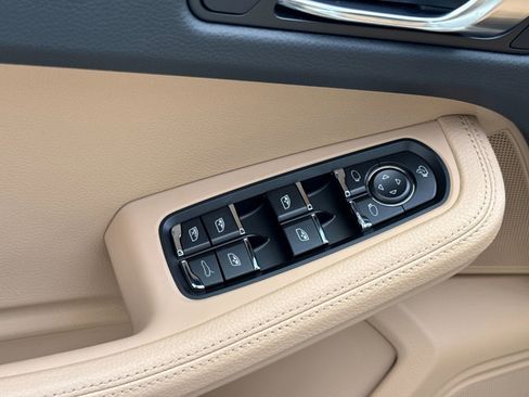 New 2026 Porsche Macan image 13