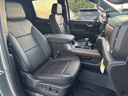 New 2026 Chevrolet Silverado 1500 High Country w/ Z71 Off-Road Package image 12