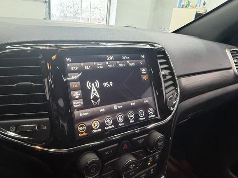 Used 2021 Jeep Grand Cherokee Laredo image 22