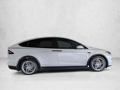 Used 2022 Tesla Model X image 4