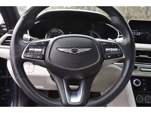 Used 2025 Genesis G70 2.5T image 18