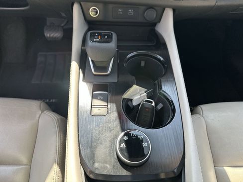 Used 2022 Nissan Rogue SL w/ SL Premium Package image 24