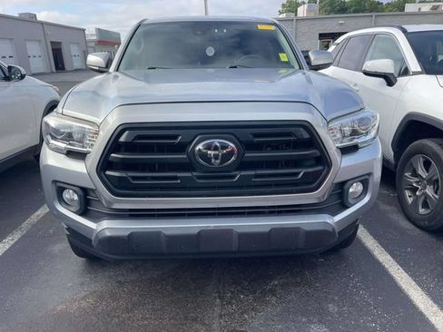 Used 2018 Toyota Tacoma SR5 RWD image 4