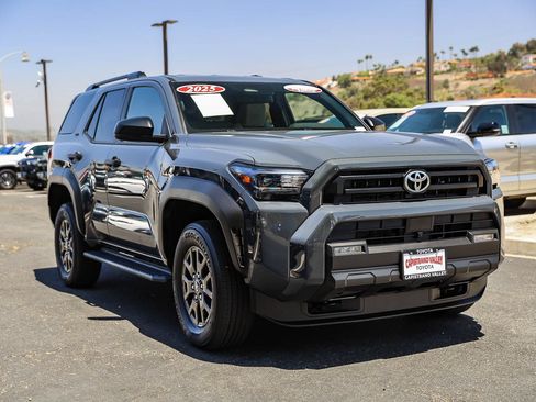 Certified 2025 Toyota 4Runner SR5 AWD/4WD image 3