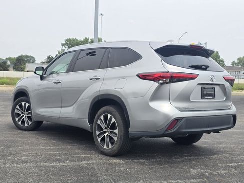 Used 2022 Toyota Highlander XLE FWD image 15