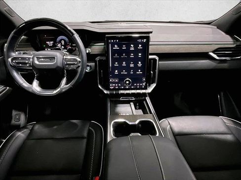 Used 2025 GMC Acadia Denali w/ Super Cruise Package FWD image 16
