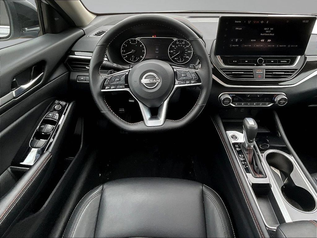 Used 2025 Nissan Altima 2.5 SR w/ SR Premium Package FWD image 10