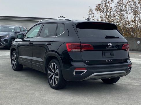 Certified 2024 Volkswagen Taos SE image 5