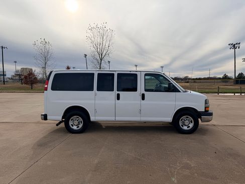 Used 2015 Chevrolet Express 2500 LT w/ LT Preferred Equipment Group image 21