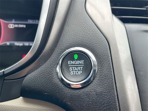 Used 2018 Ford Fusion SE image 16