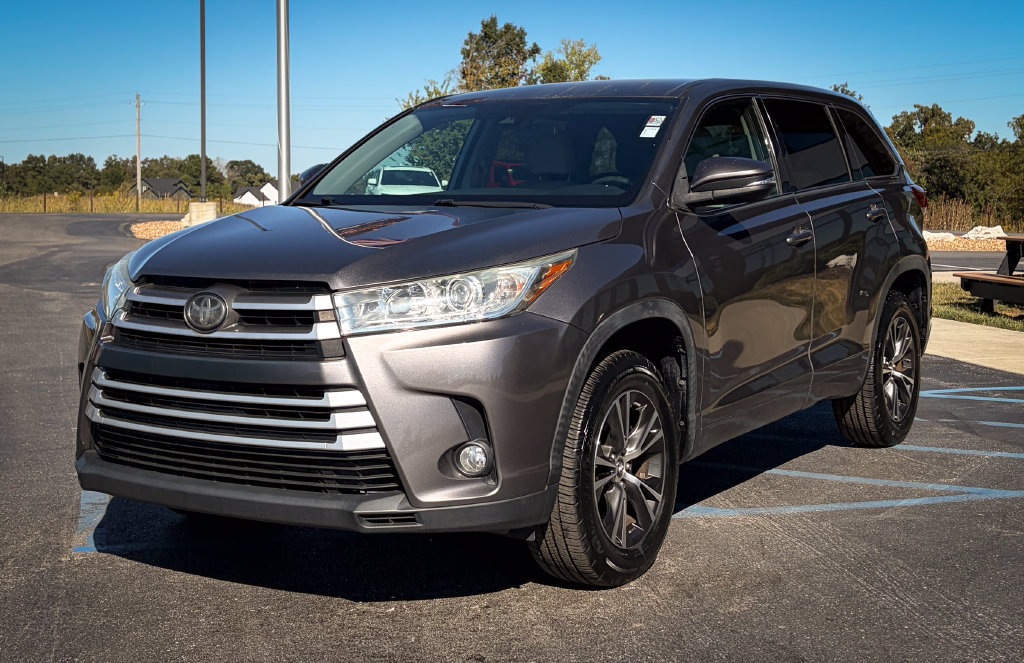 Used 2018 Toyota Highlander Plus FWD image 5