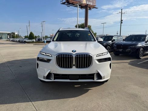 Certified 2025 BMW X7 xDrive40i w/ Premium Package AWD/4WD image 2