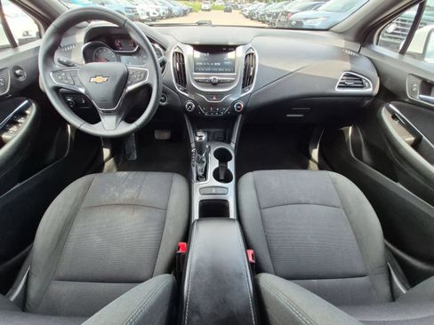 Used 2017 Chevrolet Cruze LT w/ Convenience Package FWD image 15